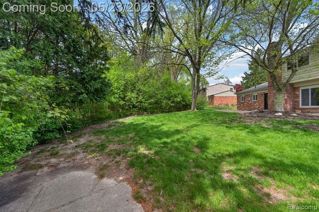 30935 Perrys Crossing, Farmington Hills, MI 48331
