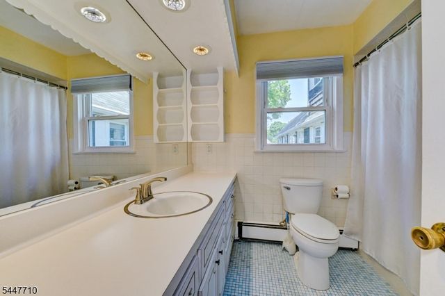 10 Thompson St, Newton Town, NJ 07860