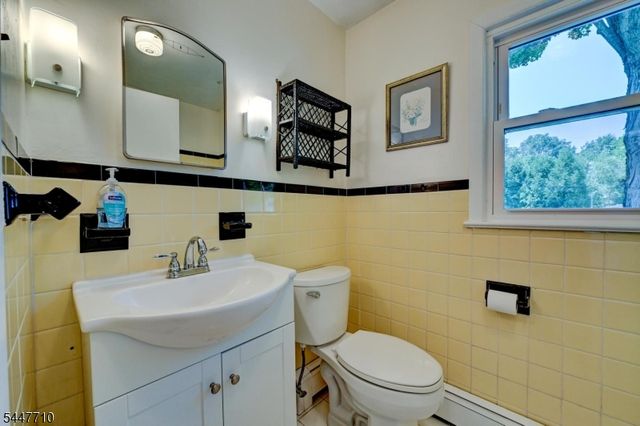 10 Thompson St, Newton Town, NJ 07860