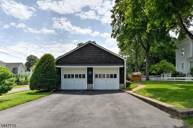 10 Thompson St, Newton Town, NJ 07860