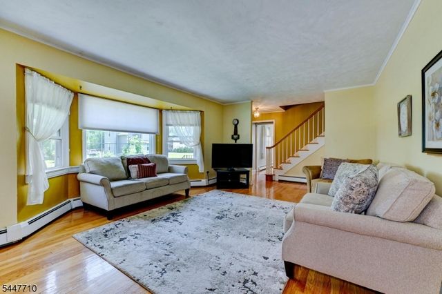 10 Thompson St, Newton Town, NJ 07860