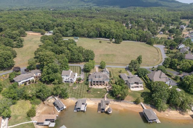 332 Saddleridge DR, Penhook, VA 24137