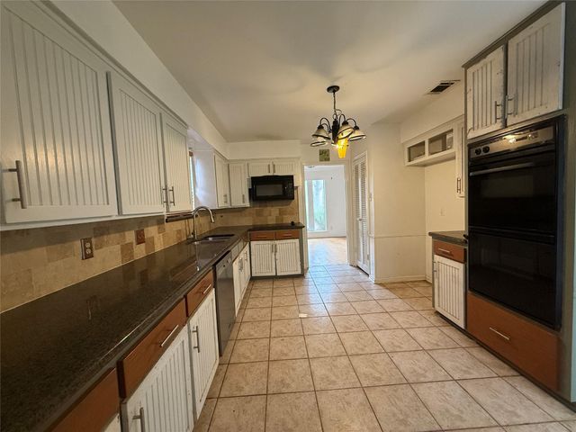 1123 Suwanee Lane, Houston, TX 77090
