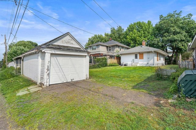 1980 Stanford Avenue, Saint Paul, MN 55105