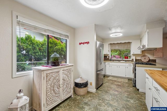 4682 Happy Dr NE, Salem, OR 97305