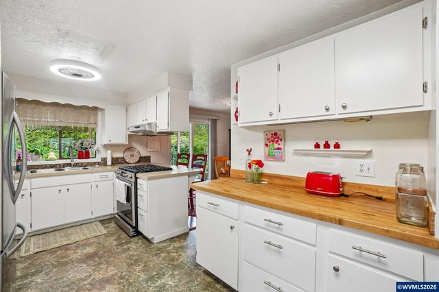 4682 Happy Dr NE, Salem, OR 97305