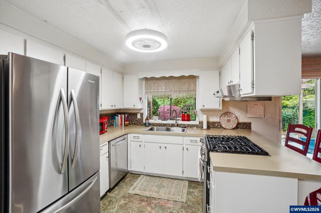 4682 Happy Dr NE, Salem, OR 97305