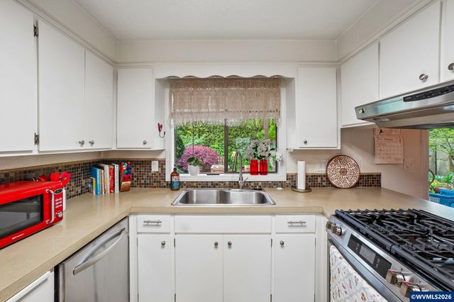 4682 Happy Dr NE, Salem, OR 97305