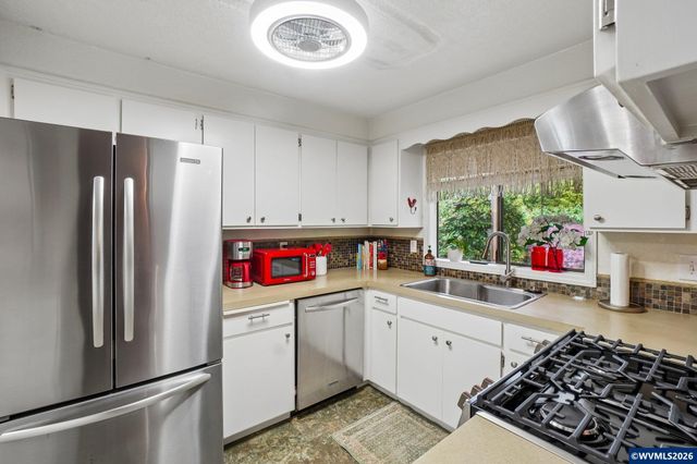 4682 Happy Dr NE, Salem, OR 97305