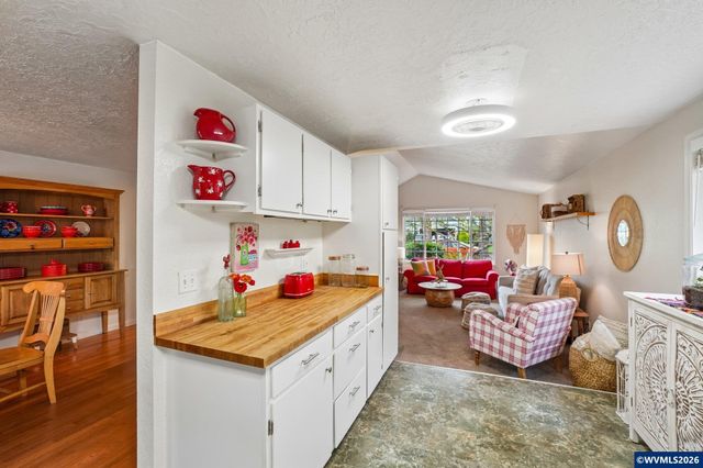 4682 Happy Dr NE, Salem, OR 97305