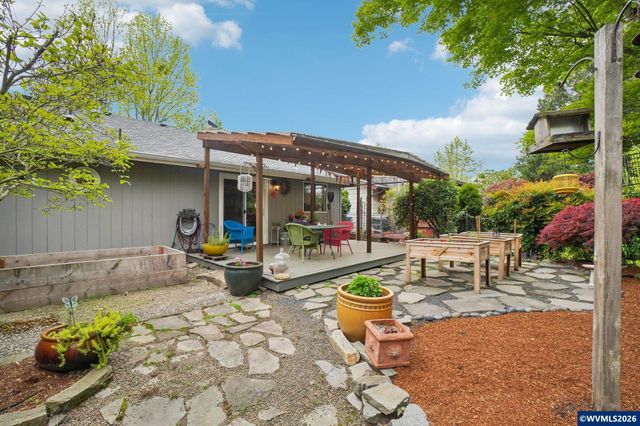 4682 Happy Dr NE, Salem, OR 97305