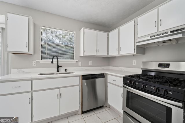 2071 Walden Park Place, Snellville, GA 30078