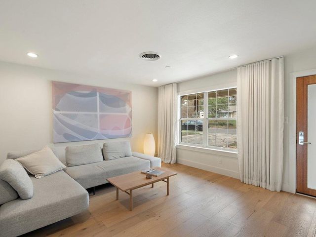 5026 Lansing DR, Austin, TX 78745