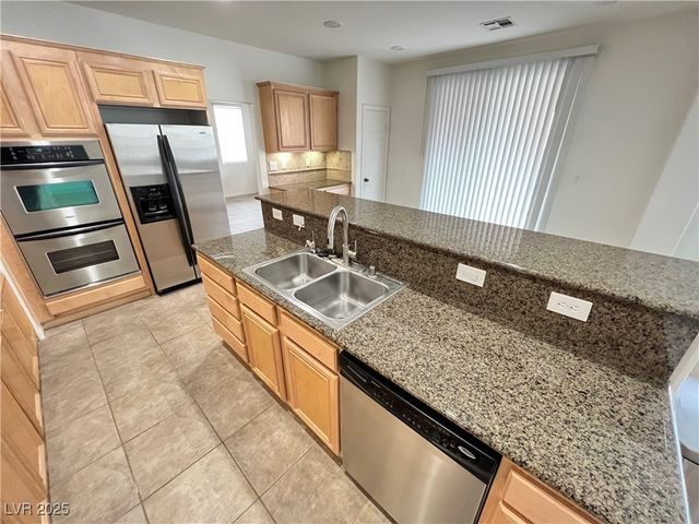 742 Canary Wharf Drive, Las Vegas, NV 89178