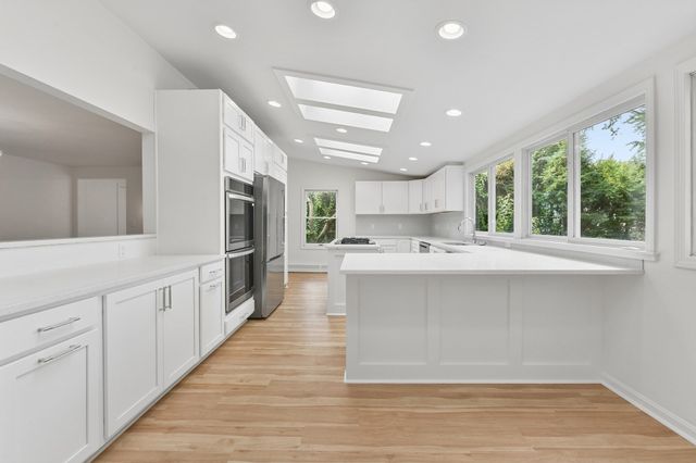 1 Frances Rd, Burlington, MA 01803