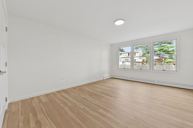1 Frances Rd, Burlington, MA 01803