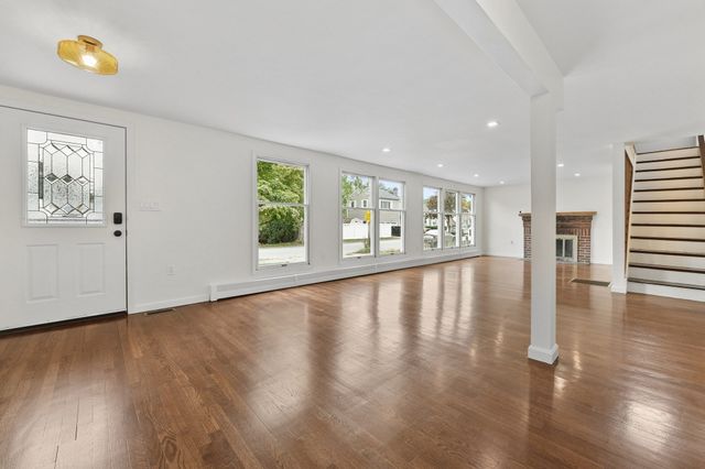 1 Frances Rd, Burlington, MA 01803