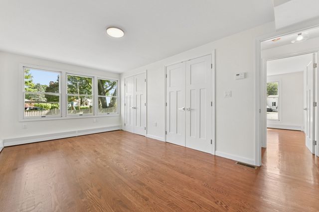1 Frances Rd, Burlington, MA 01803