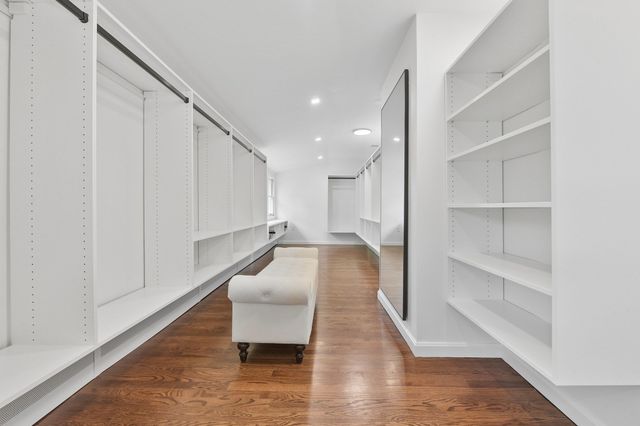 1 Frances Rd, Burlington, MA 01803