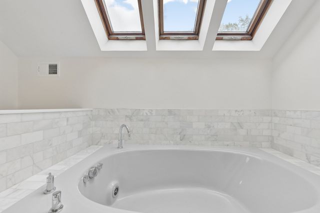1 Frances Rd, Burlington, MA 01803