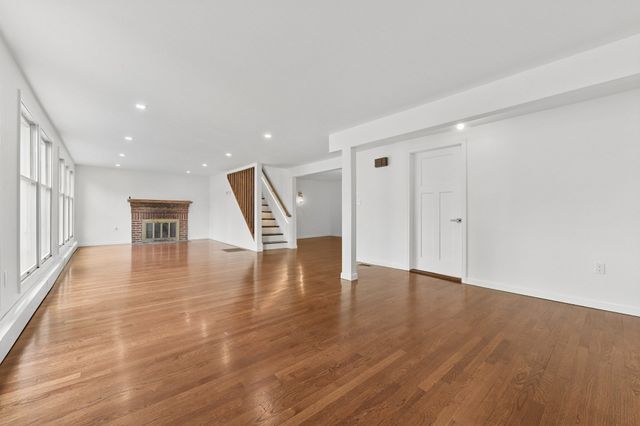 1 Frances Rd, Burlington, MA 01803