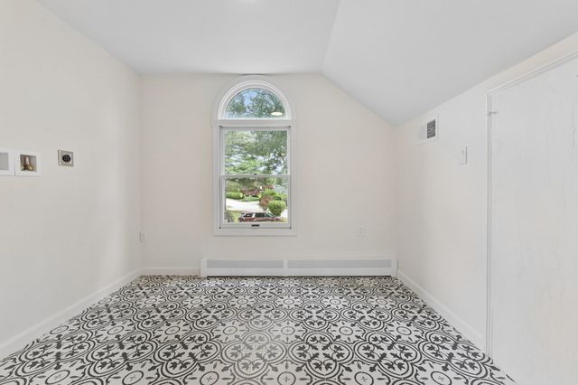 1 Frances Rd, Burlington, MA 01803
