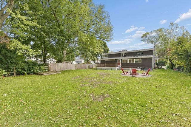 1 Frances Rd, Burlington, MA 01803