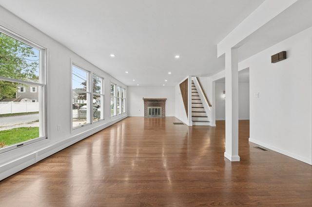 1 Frances Rd, Burlington, MA 01803