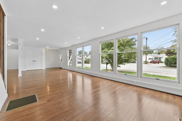1 Frances Rd, Burlington, MA 01803