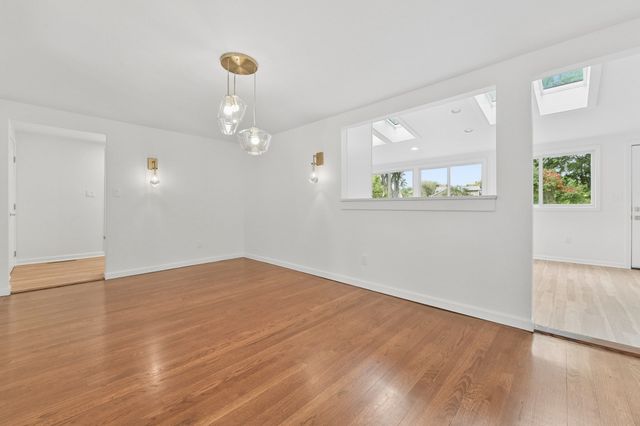 1 Frances Rd, Burlington, MA 01803