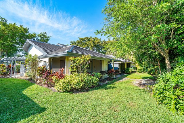 5041 Pine Drive, Boynton Beach, FL 33437