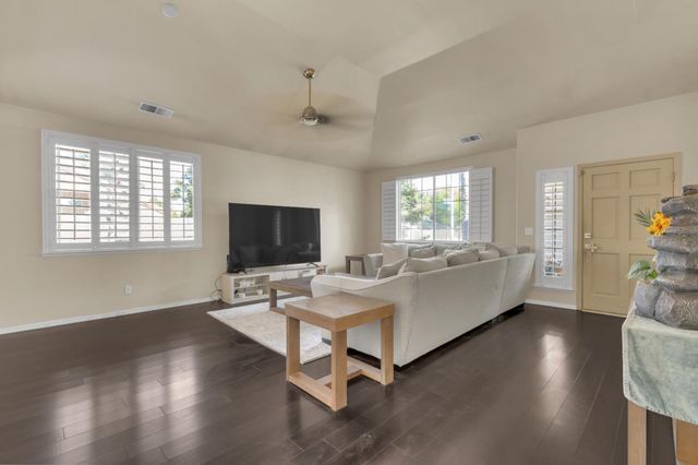 5671 W Athens Avenue, Fresno, CA 93722