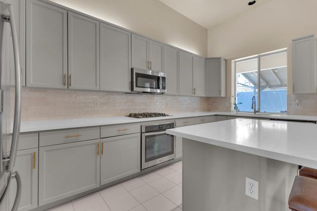 5671 W Athens Avenue, Fresno, CA 93722