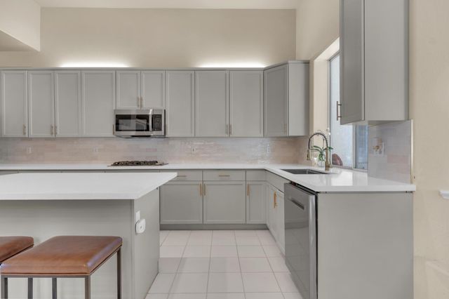 5671 W Athens Avenue, Fresno, CA 93722