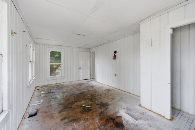 611 S Hydraulic Ave, Wichita, KS 67211