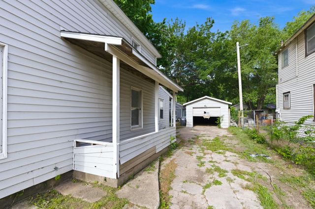 611 S Hydraulic Ave, Wichita, KS 67211