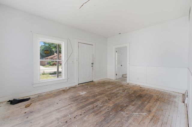 611 S Hydraulic Ave, Wichita, KS 67211