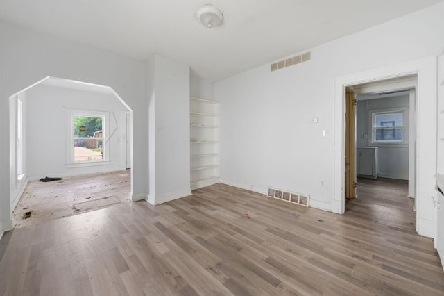 611 S Hydraulic Ave, Wichita, KS 67211