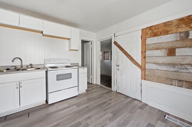 611 S Hydraulic Ave, Wichita, KS 67211