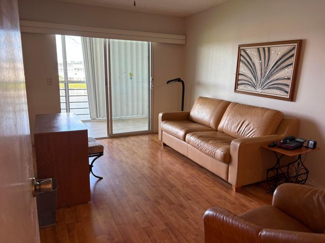 3076 Guildford E, Boca Raton, FL 33434