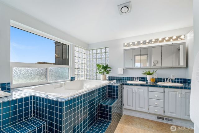 555 Galer Street, Seattle, WA 98109
