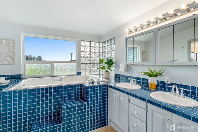 555 Galer Street, Seattle, WA 98109