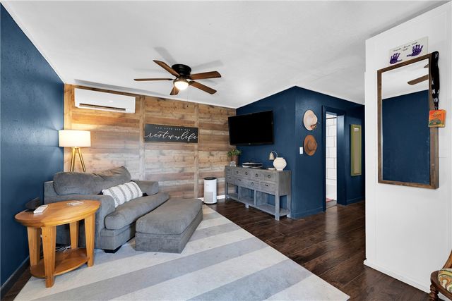 19398 Tuttle Road, Elkins, AR 72727