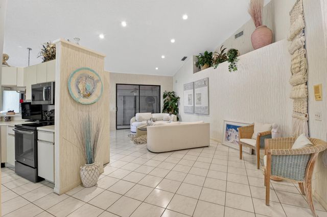 7972 Lexington Club Boulevard A, Delray Beach, FL 33446