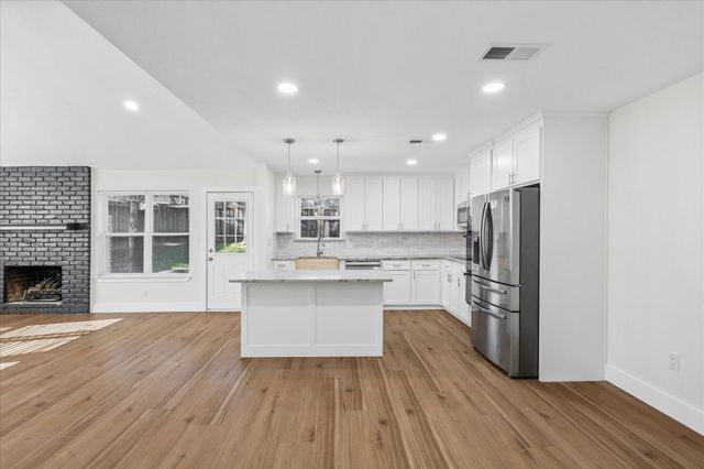 5719 Valley Ridge Court, Arlington, TX 76017