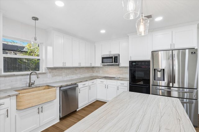 5719 Valley Ridge Court, Arlington, TX 76017