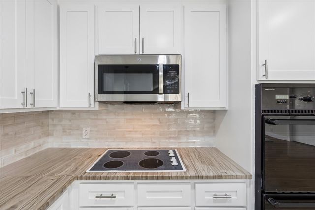 5719 Valley Ridge Court, Arlington, TX 76017