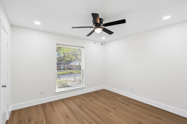 5719 Valley Ridge Court, Arlington, TX 76017