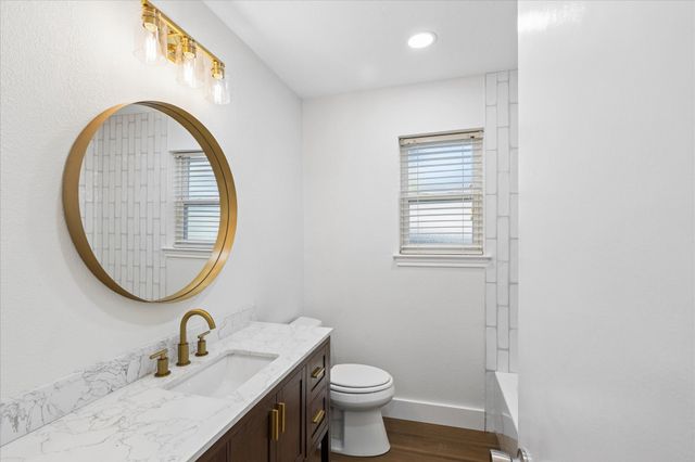 5719 Valley Ridge Court, Arlington, TX 76017