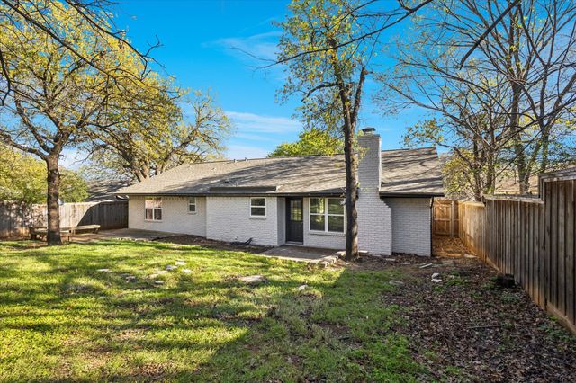 5719 Valley Ridge Court, Arlington, TX 76017